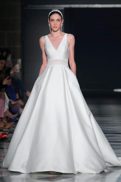 El Art Déco inspira la colección de novias 2020 de Rosa Clará que se ha presentado en la Valmont Barcelona Bridal Fashion Week