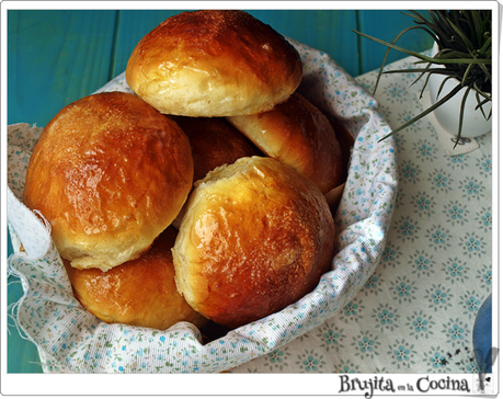 Bollos de leche condensada