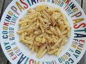 Macarrones carbonara (maccheroni alla carbonara)