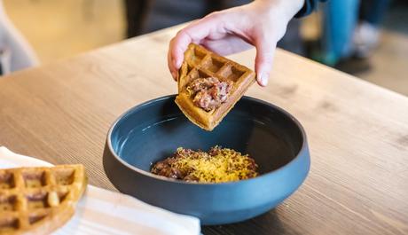 Actualmente en la gran mayoría de cartas de menú aparece ... La Tartarería, un restaurante especializado en el tartar