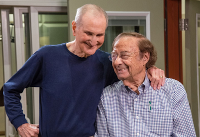 Tienen 102 y 88 años, viven en un geriátrico y lanzaron su primer álbum de música.