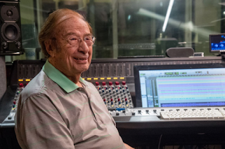 Tienen 102 y 88 años, viven en un geriátrico y lanzaron su primer álbum de música. Tienen 102 y 88 años, viven en un geriátrico y lanzaron su primer álbum de música.