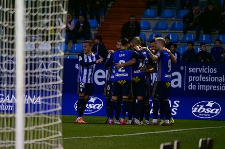 La Ponferradina endereza el rumbo y deja en casa tres merecidos puntos (3-1)