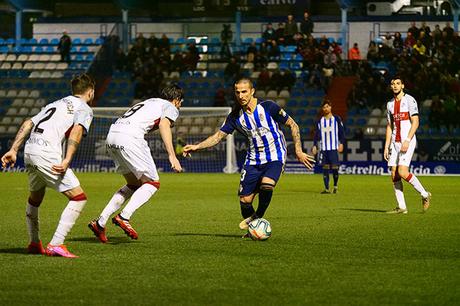 La Ponferradina endereza el rumbo y deja en casa tres merecidos puntos (3-1)