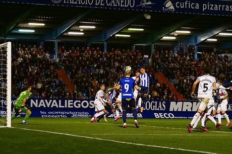 La Ponferradina endereza el rumbo y deja en casa tres merecidos puntos (3-1)