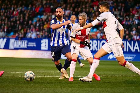La Ponferradina endereza el rumbo y deja en casa tres merecidos puntos (3-1)