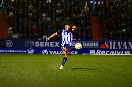 La Ponferradina endereza el rumbo y deja en casa tres merecidos puntos (3-1)