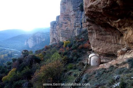 La ermita de Viguera, la protegida de las rocas