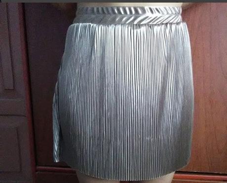 Falda Plisada Plateada Corta