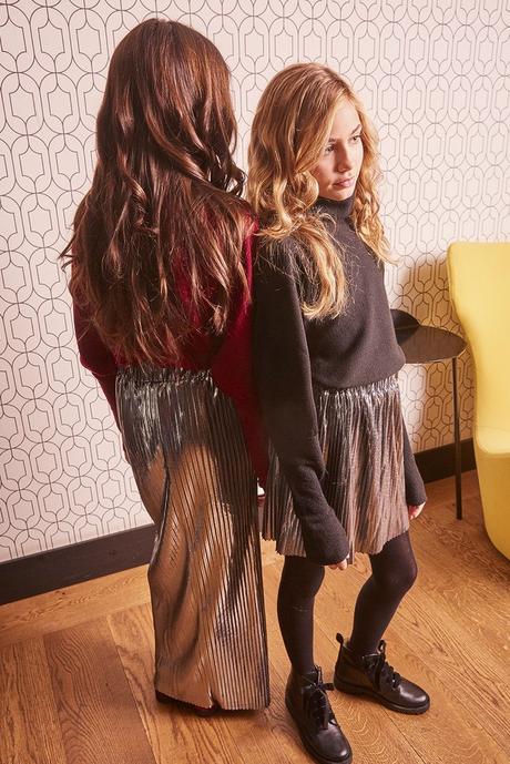 Falda Plisada Plateada Corta