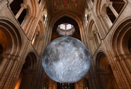 Luke Jerram lleva la Luna a todos los confines de la Tierra Luke Jerram lleva la Luna a todos los confines de la Tierra