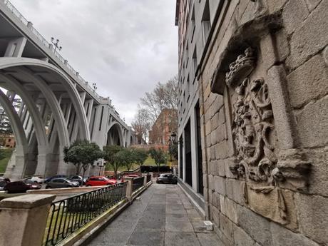 El escudo de piedra más antiguo de Madrid