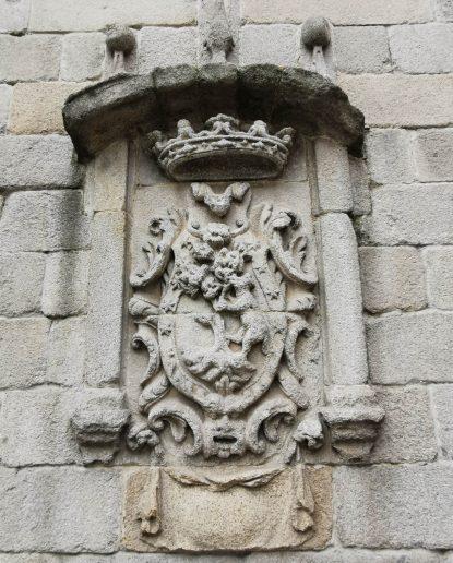 El escudo de piedra más antiguo de Madrid