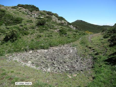 La Romía-La Paradiel.la-Escuenas