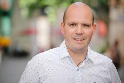 Entrevista a Juan Martínez de Salinas (182), autor de «Cuarto y mitad de contactos» Entrevista a Juan Martínez de Salinas (182), autor de «Cuarto y mitad de contactos»