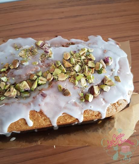 BIZCOCHO DE AGUACATE CON GLASEADO DE LIMÓN BIZCOCHO DE AGUACATE CON GLASEADO DE LIMÓN