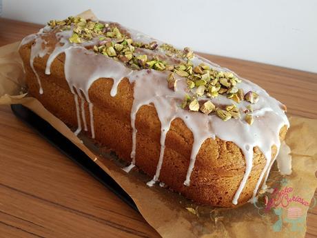 BIZCOCHO DE AGUACATE CON GLASEADO DE LIMÓN BIZCOCHO DE AGUACATE CON GLASEADO DE LIMÓN