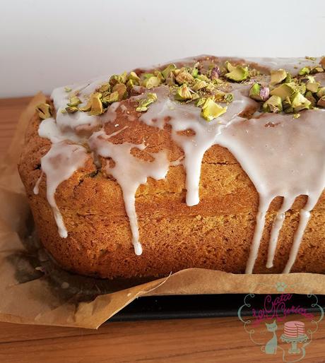 BIZCOCHO DE AGUACATE CON GLASEADO DE LIMÓN BIZCOCHO DE AGUACATE CON GLASEADO DE LIMÓN