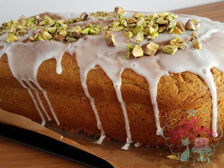 BIZCOCHO DE AGUACATE CON GLASEADO DE LIMÓN BIZCOCHO DE AGUACATE CON GLASEADO DE LIMÓN