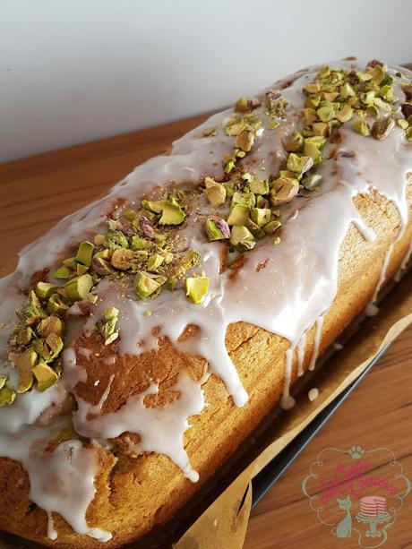 BIZCOCHO DE AGUACATE CON GLASEADO DE LIMÓN BIZCOCHO DE AGUACATE CON GLASEADO DE LIMÓN