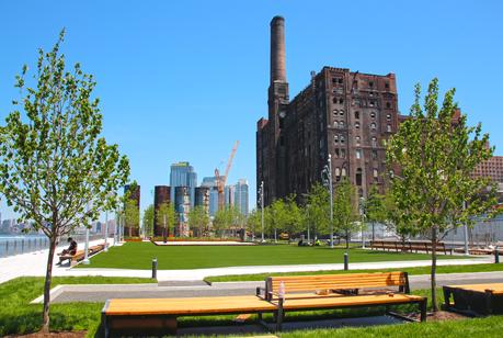 Dominó Park: el nuevo parque de Brooklyn que hay que conocer Old sugar refinery converted to park in NYC
