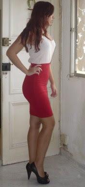 Outfit Con Falda Roja Pegada