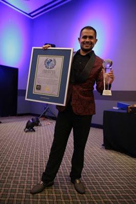 Record Mundial: 1,000 Libros en 1,000 Días - Gabriel Blanco Record Mundial: 1,000 Libros en 1,000 Días - Gabriel Blanco