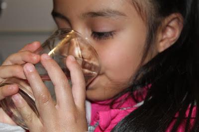 LLAMA SALUD A TENER UNA BUENA HIDRATACIÓN PARA REDUCIR RIESGO DE ENFERMEDADES RESPIRATORIAS