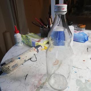 Decorar botellas de vidrio con decoupage y moldes de silicona