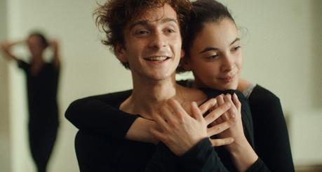 Solo nos queda bailar – El corsé de la tradición