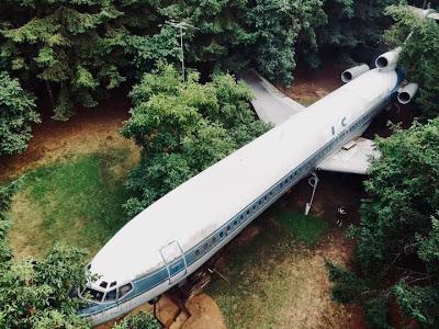 Un jubilado de Oregón convierte un Boeing 727 en su hogar.