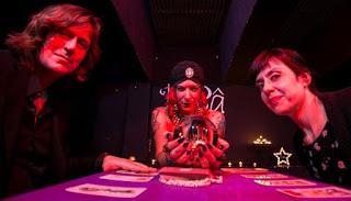 ASTROGIRL: 'SALVE SERPIENTE' CON NACHO VEGAS