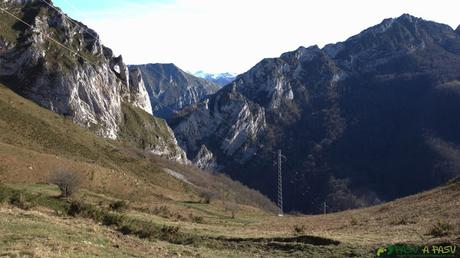 Descenso a Víboli desde el Collau Baxeñu