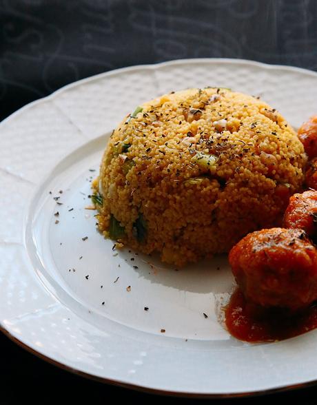 COUSCOUS CON GARBANZOS Y ALBÓNDIGAS EN SALSA