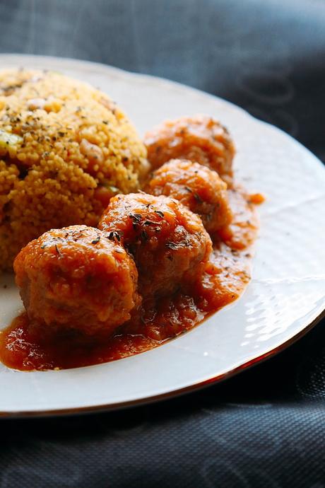 COUSCOUS CON GARBANZOS Y ALBÓNDIGAS EN SALSA