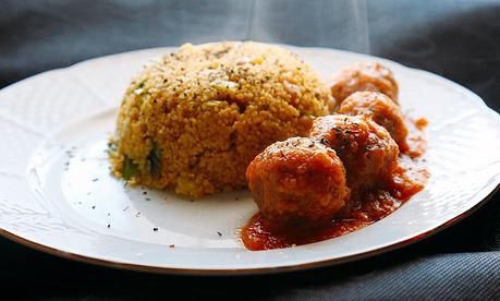 COUSCOUS CON GARBANZOS Y ALBÓNDIGAS EN SALSA