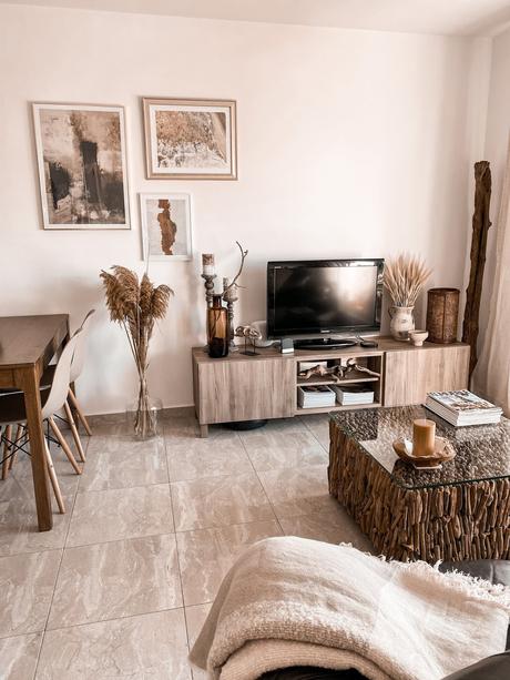 Salón de estilo nordico con toque rústico 