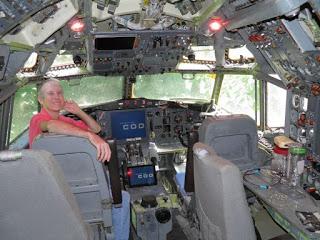Un jubilado de Oregon convierte un Boeing 727 en su hogar. (Y II)