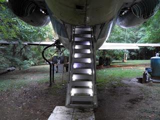 Un jubilado de Oregon convierte un Boeing 727 en su hogar. (Y II)