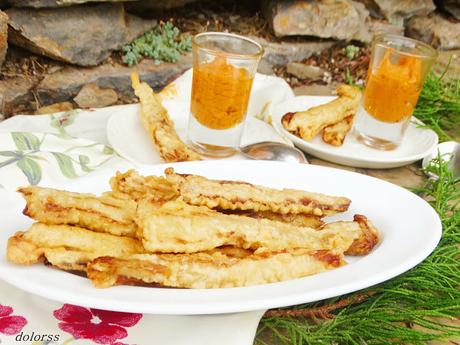 Calçots rebozados con salsa romesco Calçots rebozados con salsa romesco