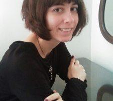 «Me gustan mucho las tramas que llegan a pedazos, como un puzle, y tú tienes que reconstruirlo todo». Entrevista a Celia Añó