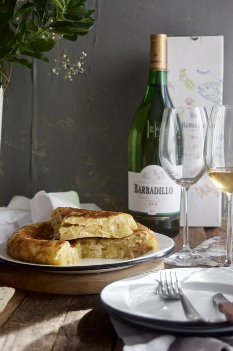 tortilla-de-patatas-y-migas-de-bacalao