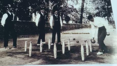 Recuerdo de las bolerascuando rompía el silencioel eco de la maderade aquellos bolos tan recios…