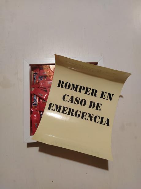 Regalo para San Valentín DIY: caja para "romper en caso de emergencia" -  Paperblog