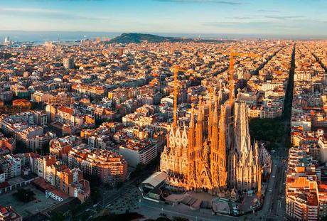 ¿Por qué los contratos del Ayuntamiento de Barcelona cuestan siempre 17.999 euros o 49.999 euros?