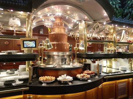 Comemos en el exclusivo restaurante Les Grands Buffets de Narbona
