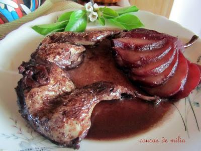 Codornices con peras al vino Codornices con peras al vino