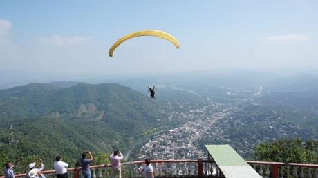 Realizan el primer vuelo en parapente de Tamazunchale