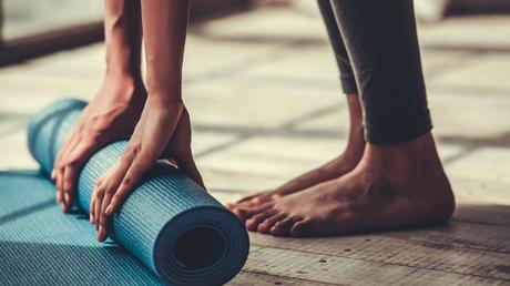 YOGA DETOX: 5 POSTURAS PARA ELIMINAR TOXINAS