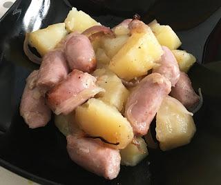 Cazuela de salchichas y patatas en Crock Pot